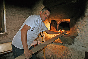 Brotbacken im Holzofen