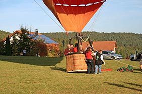 Heissluftballon startet beim Wiesenbauer