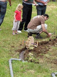 Grabenhacken beim Bachfest