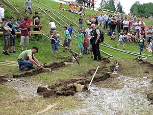 Grabenhacken beim Bachfest