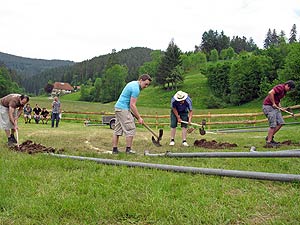 Grabenhacken beim Bachfest