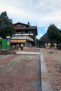 Arbeiten am Dorfplatz-Hauptsammler