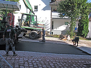 Arbeiten am Dorfplatz-Hauptsammler