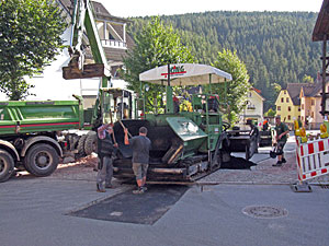 Arbeiten am Dorfplatz-Hauptsammler