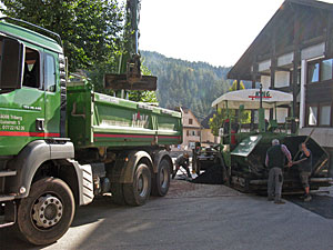 Arbeiten am Dorfplatz-Hauptsammler