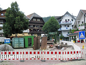 Arbeiten am Dorfplatz-Hauptsammler