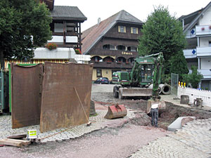 Arbeiten am Dorfplatz-Hauptsammler