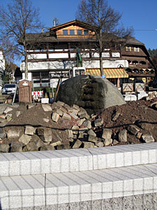 Arbeiten am Dorfplatz-Hauptsammler