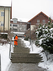 Zentimeterdicke Eisschicht in Tennenbronn