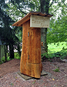Bchertauschbaum auf dem Trombach