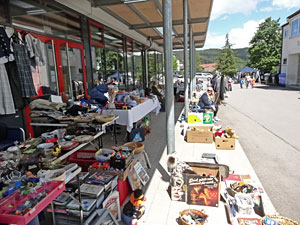 Flohmarkt an der Schule Flohmarkt an der Schule