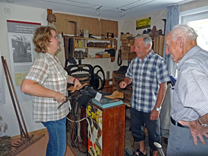 Beim Schuhmacher im Heimathaus