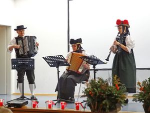 Heimathaus Trachtenbuch wird vorgestellt