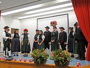 Heimathaus Trachtenbuch wird vorgestellt