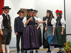 Heimathaus Trachtenbuch wird vorgestellt