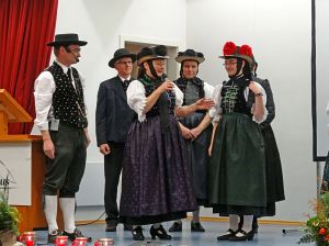Heimathaus Trachtenbuch wird vorgestellt