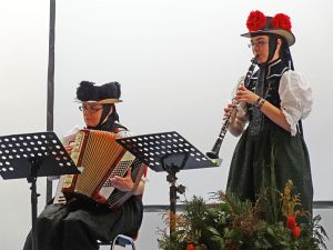 Heimathaus Trachtenbuch wird vorgestellt