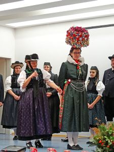 Heimathaus Trachtenbuch wird vorgestellt