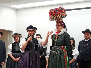 Heimathaus Trachtenbuch wird vorgestellt