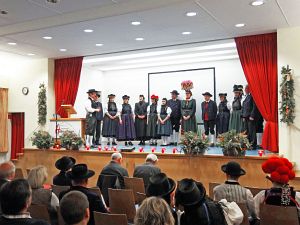 Heimathaus Trachtenbuch wird vorgestellt