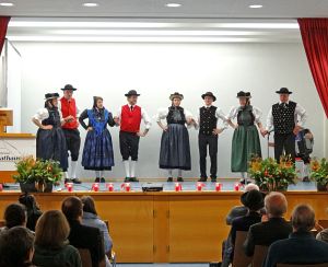 Heimathaus Trachtenbuch wird vorgestellt