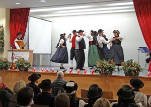 Heimathaus Trachtenbuch wird vorgestellt