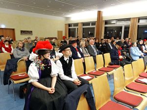 Heimathaus Trachtenbuch wird vorgestellt