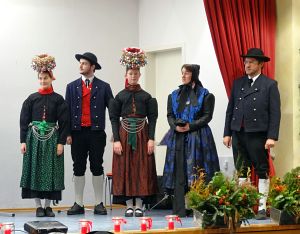 Heimathaus Trachtenbuch wird vorgestellt