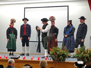 Heimathaus Trachtenbuch wird vorgestellt