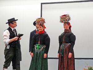 Heimathaus Trachtenbuch wird vorgestellt