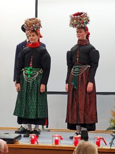 Heimathaus Trachtenbuch wird vorgestellt