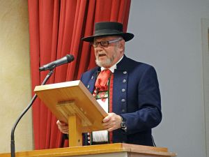 Heimathaus Trachtenbuch wird vorgestellt