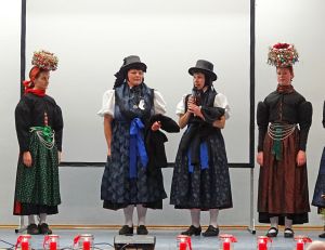 Heimathaus Trachtenbuch wird vorgestellt