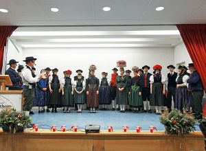 Heimathaus Trachtenbuch wird vorgestellt