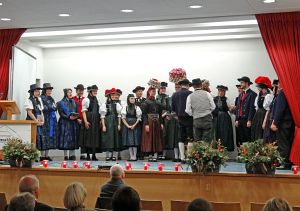 Heimathaus Trachtenbuch wird vorgestellt