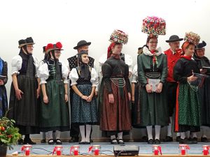 Heimathaus Trachtenbuch wird vorgestellt
