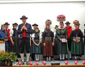 Heimathaus Trachtenbuch wird vorgestellt