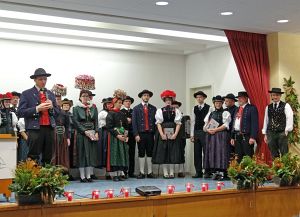 Heimathaus Trachtenbuch wird vorgestellt