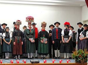 Heimathaus Trachtenbuch wird vorgestellt