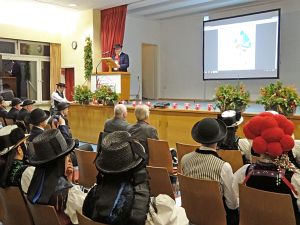 Heimathaus Trachtenbuch wird vorgestellt