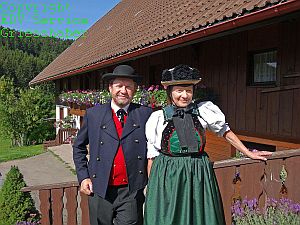 Bilder der Tennenbronner Tracht