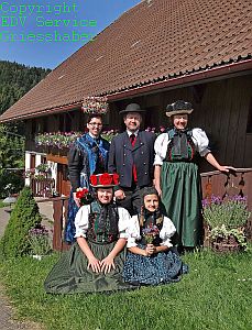 Bilder der Tennenbronner Tracht