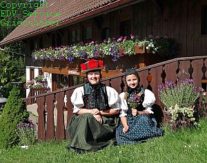Bilder der Tennenbronner Tracht