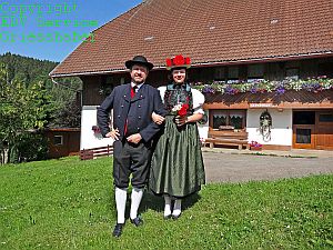 Bilder der Tennenbronner Tracht