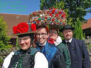 Bilder der Tennenbronner Tracht