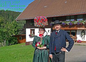 Bilder der Tennenbronner Tracht