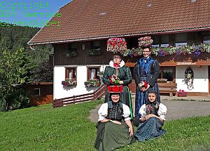 Bilder der Tennenbronner Tracht
