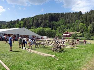 Waldfest Unterschiltach - Heuwagen aufbauen