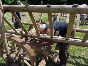 Waldfest Unterschiltach - Heuwagen aufbauen
