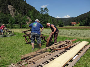 Waldfest Unterschiltach - Heuwagen aufbauen